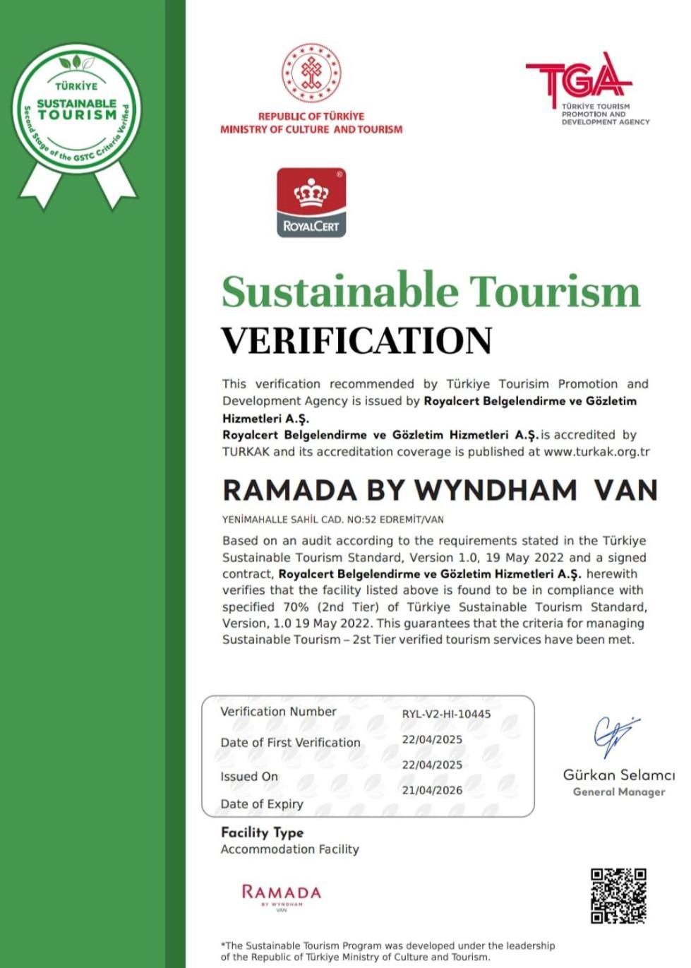 Ramada By Wyndham Van Eksteriør bilde