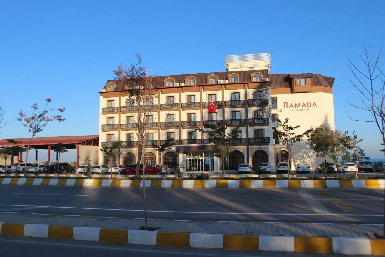 Ramada By Wyndham Van Eksteriør bilde